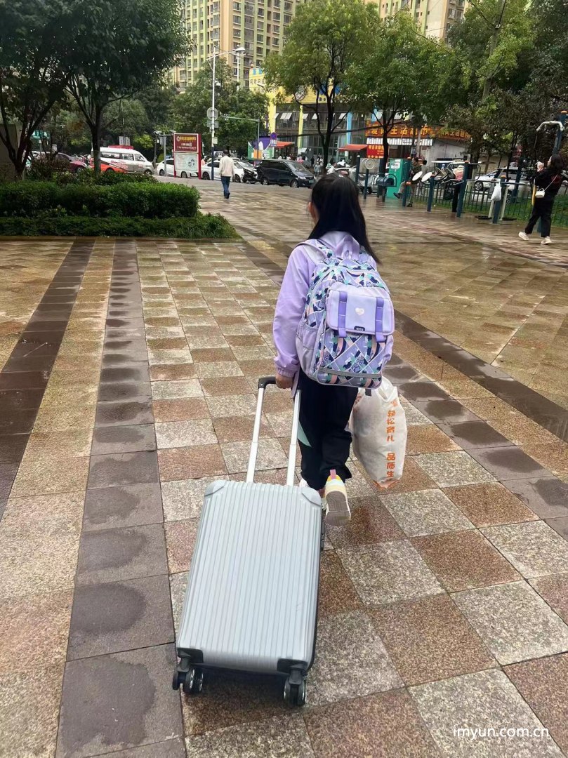 恬恬的第一次一个人离开家人 - 云来云网